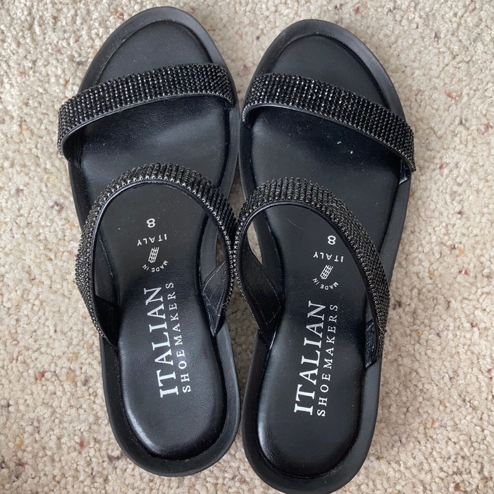 Black wedges